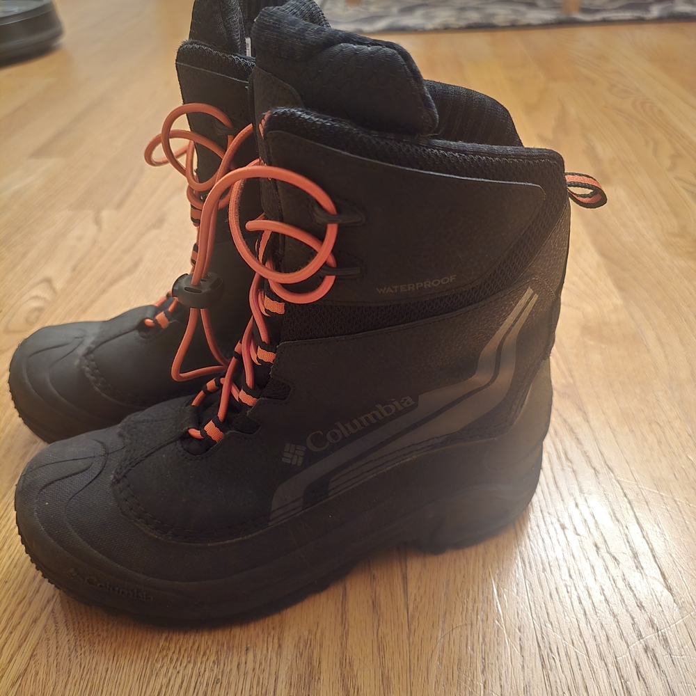 Columbia 200 Grams Womens Boots Size 6